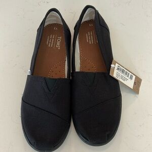 Tom’s Youth Alpargata in black canvas. Size 3.